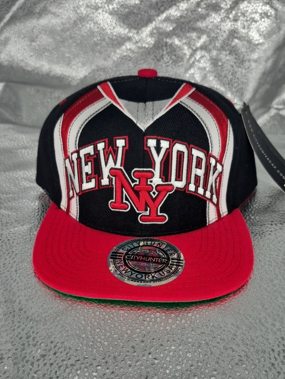 City Hunter NEW YORK Red and Black Snapback Hat - New